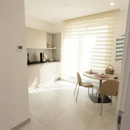 Dimora Al Campanile فندق مبيت وإفطار مانفريدونيا